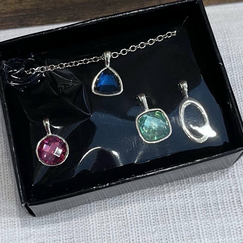 CHANGING JEWEL NECKLACE